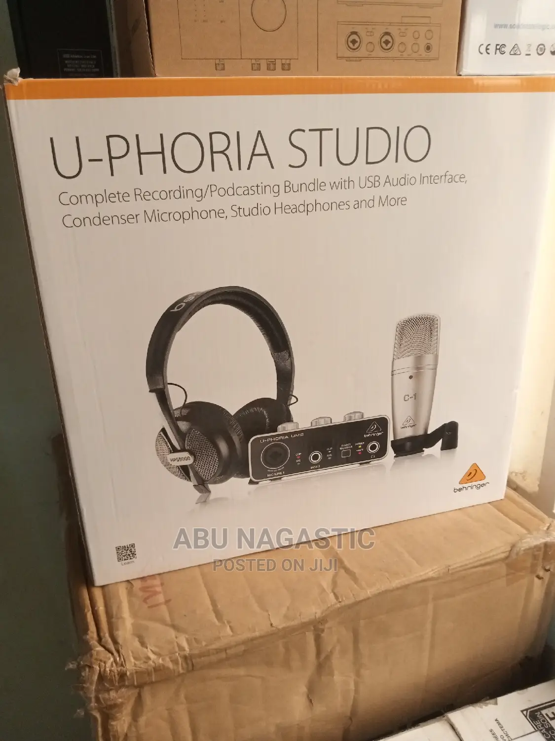 Behringer U-Phoria Studio Bundle Set