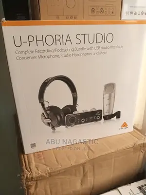 Behringer U-Phoria Studio Bundle Set