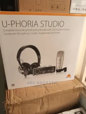 Behringer U-Phoria Studio Bundle Set