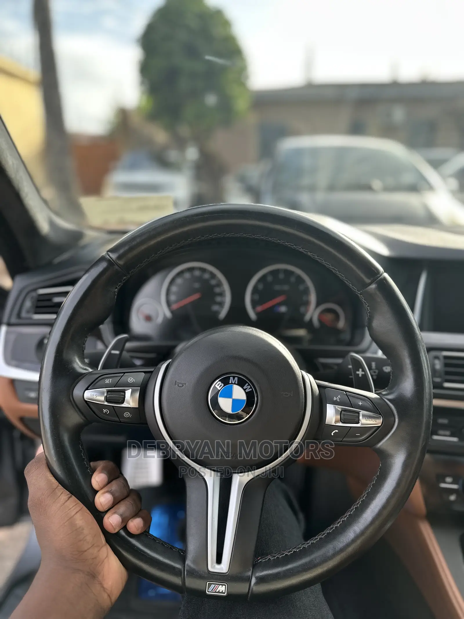 BMW M5 Base RWD 2016 Gray