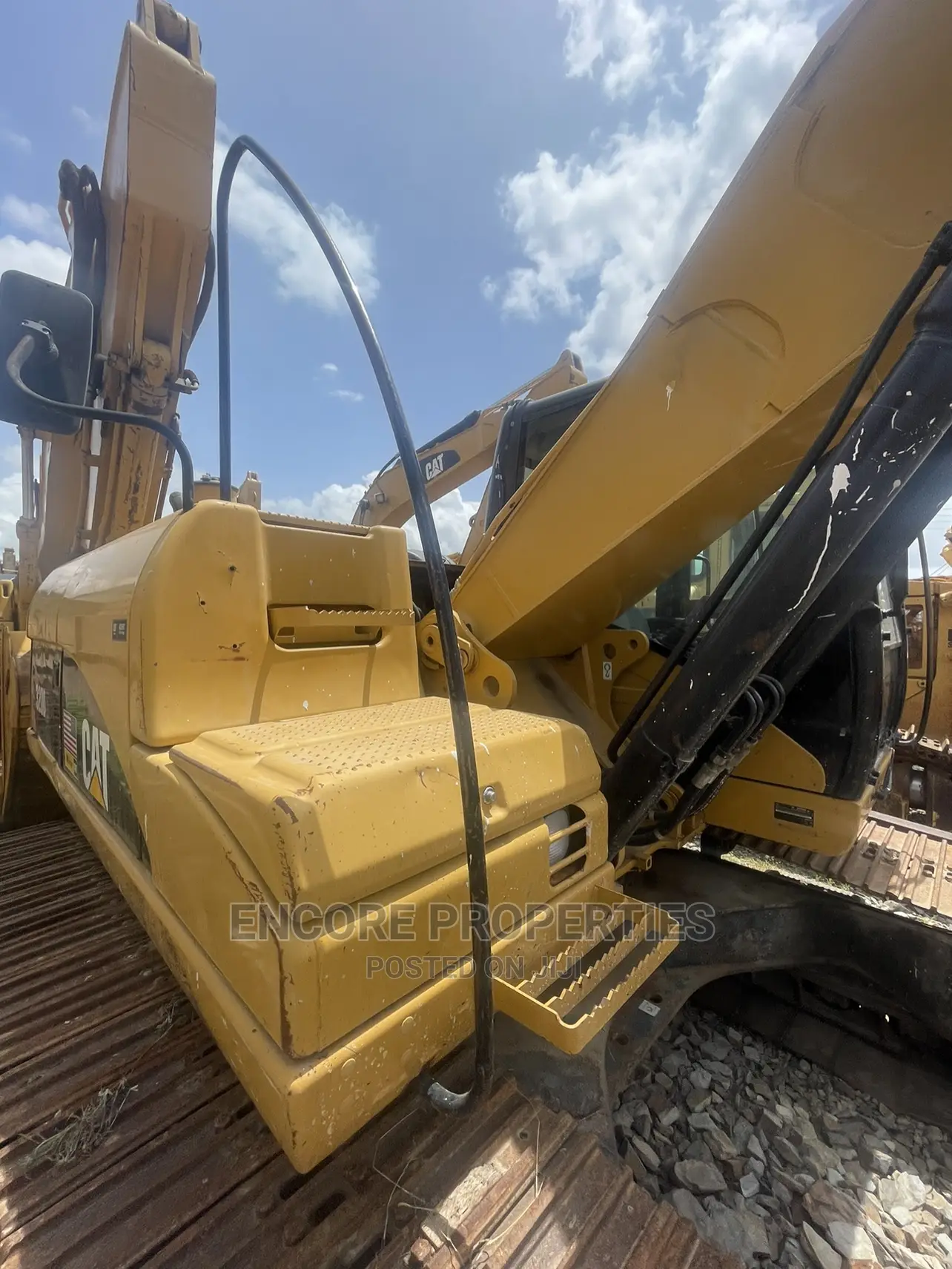 320DL Excavator Now Selling