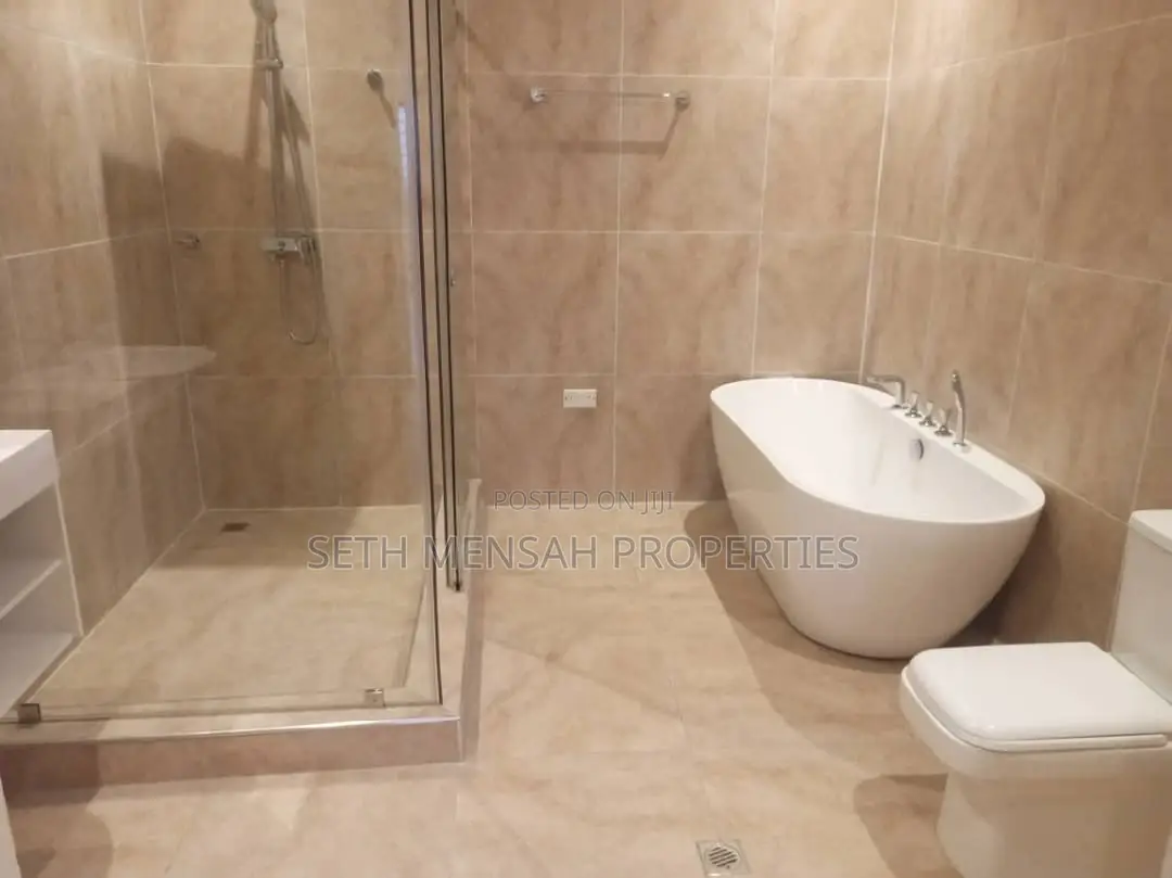 4bdrm House in Ashaley Botwe for sale