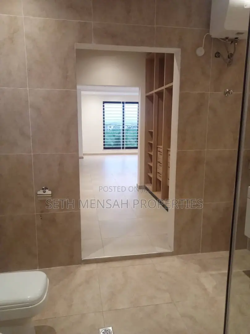 4bdrm House in Ashaley Botwe for sale