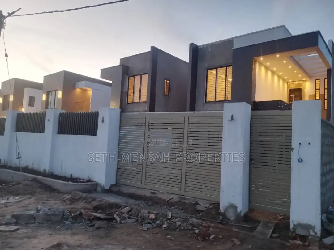 4bdrm House in Ashaley Botwe for sale