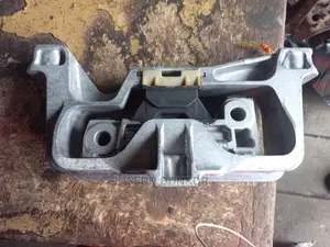 Benz Cla 250 and W204 C250 Gearbox Seat/Mount