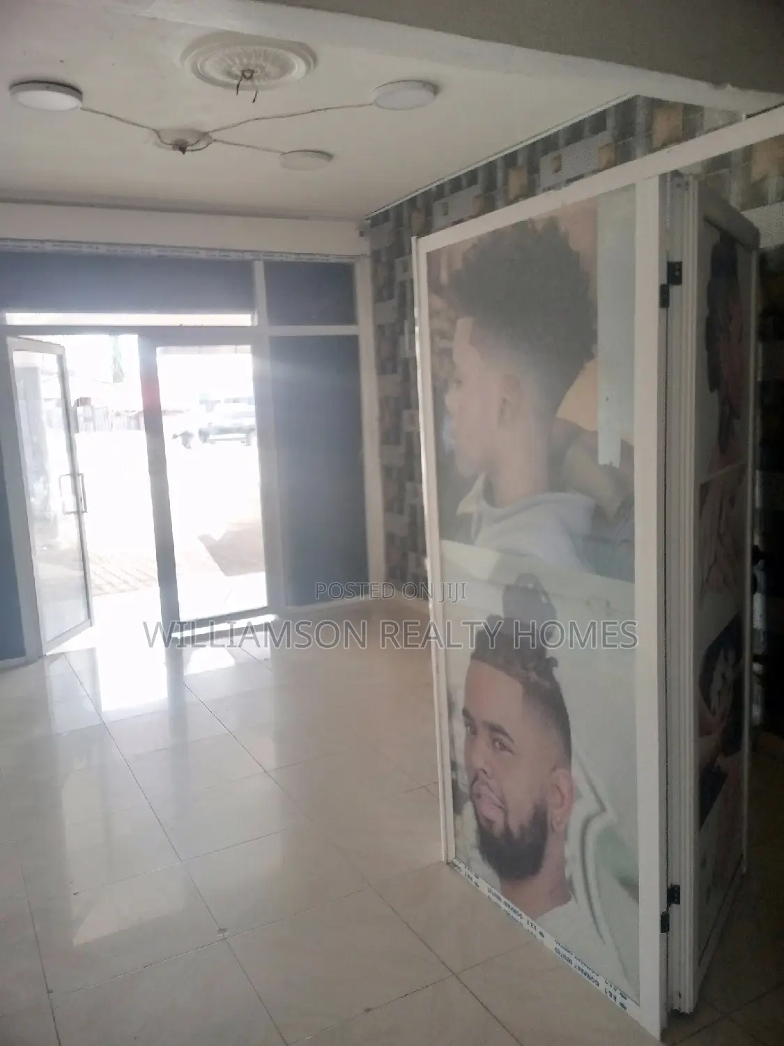 Busy Store/Shop/Office Space/Showroom