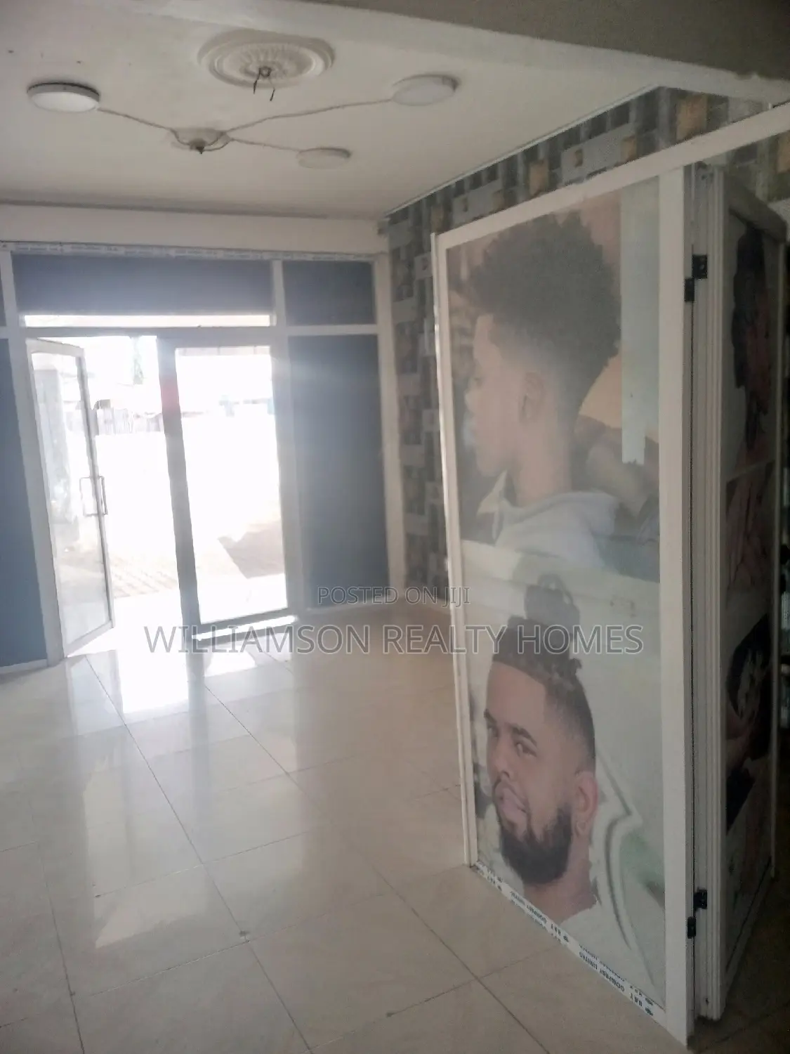 Busy Store/Shop/Office Space/Showroom