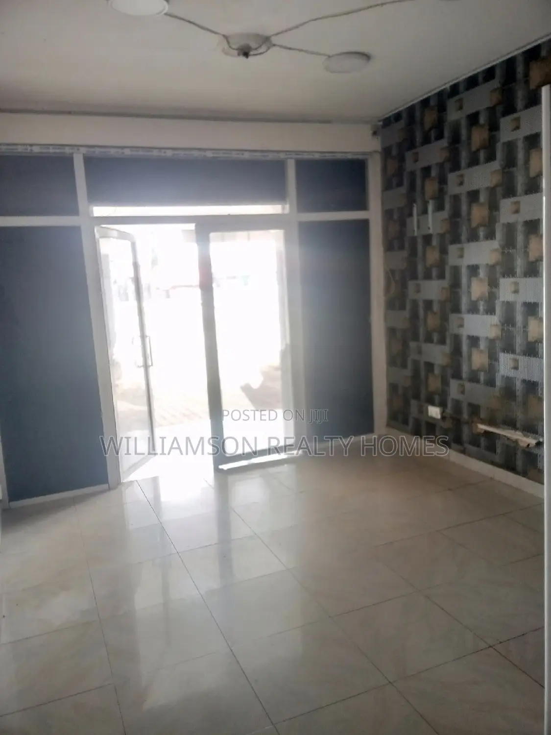 Busy Store/Shop/Office Space/Showroom