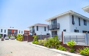 4bdrm Townhouse / Terrace in Pelikan Court, Cantonments for rent