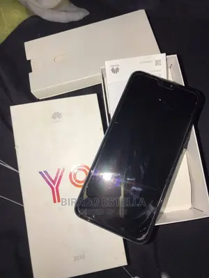 Photo - New Huawei Y9 128 GB Black