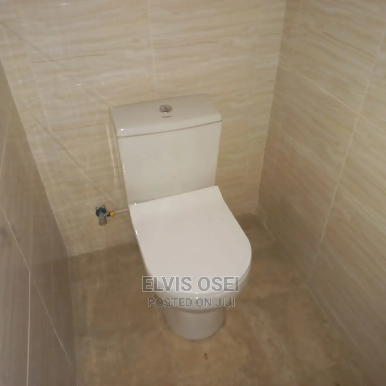 8bdrm House in Scc Junction, Weija for sale
