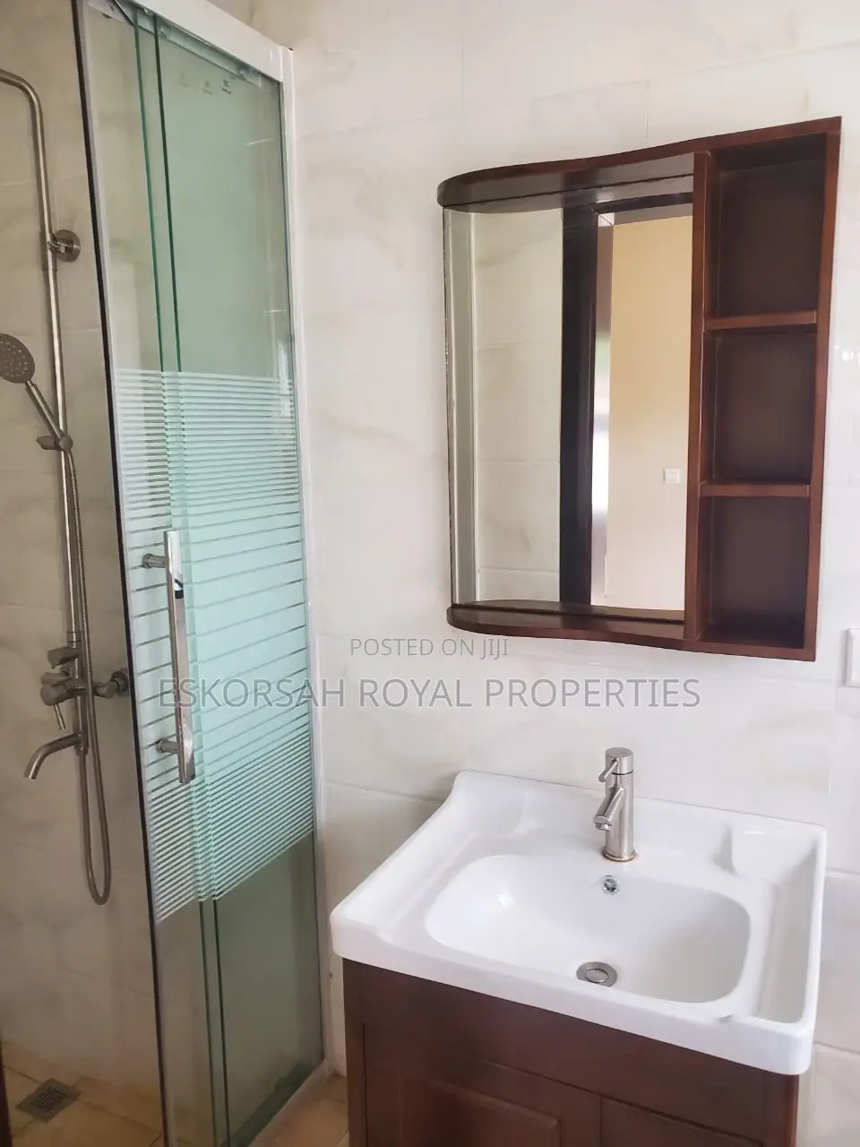 5bdrm House in East Legon, American House for rent