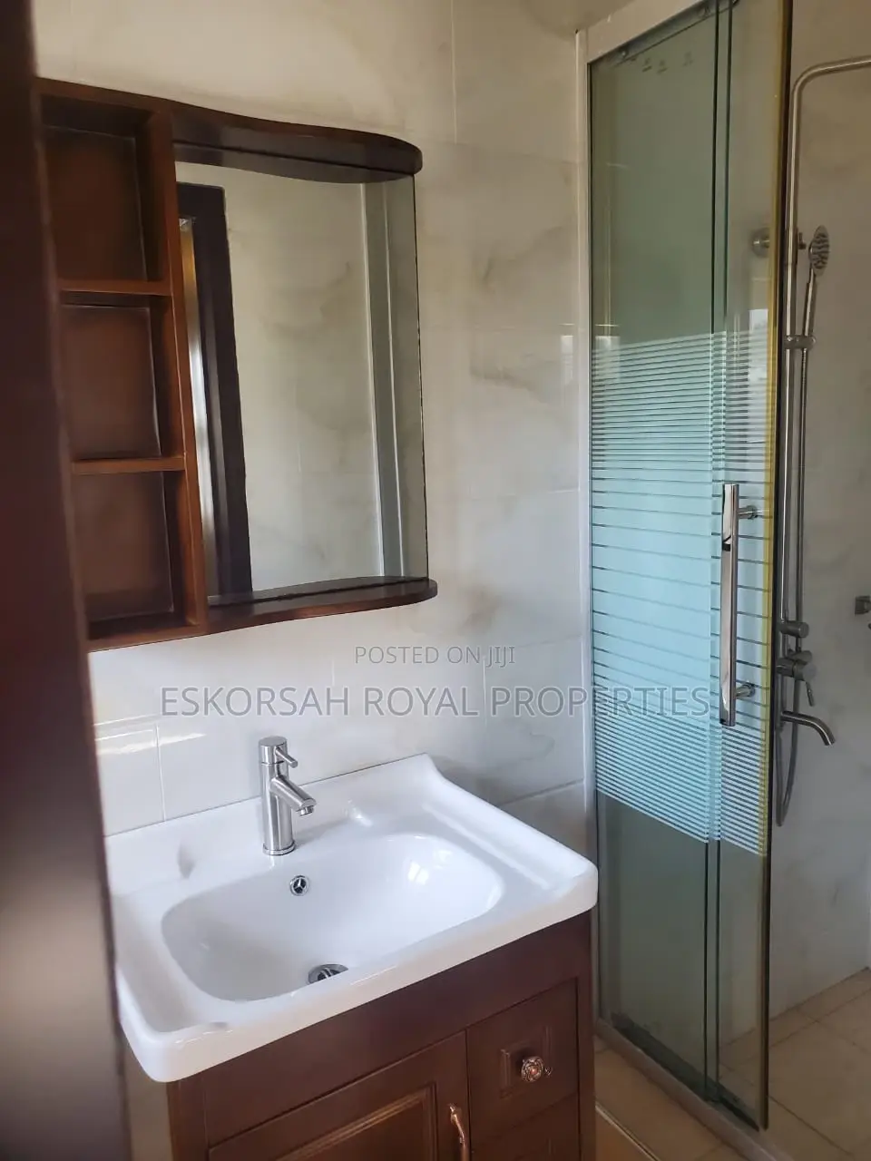 5bdrm House in East Legon, American House for rent