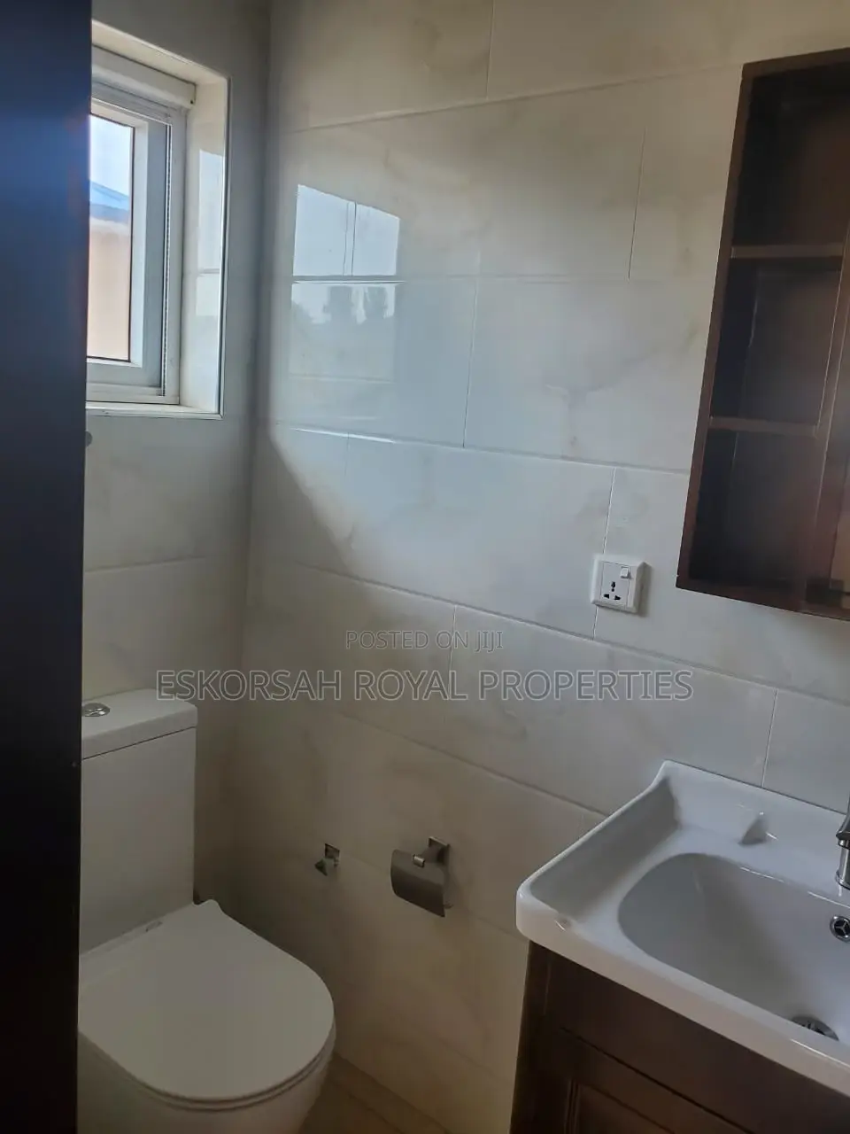 5bdrm House in East Legon, American House for rent
