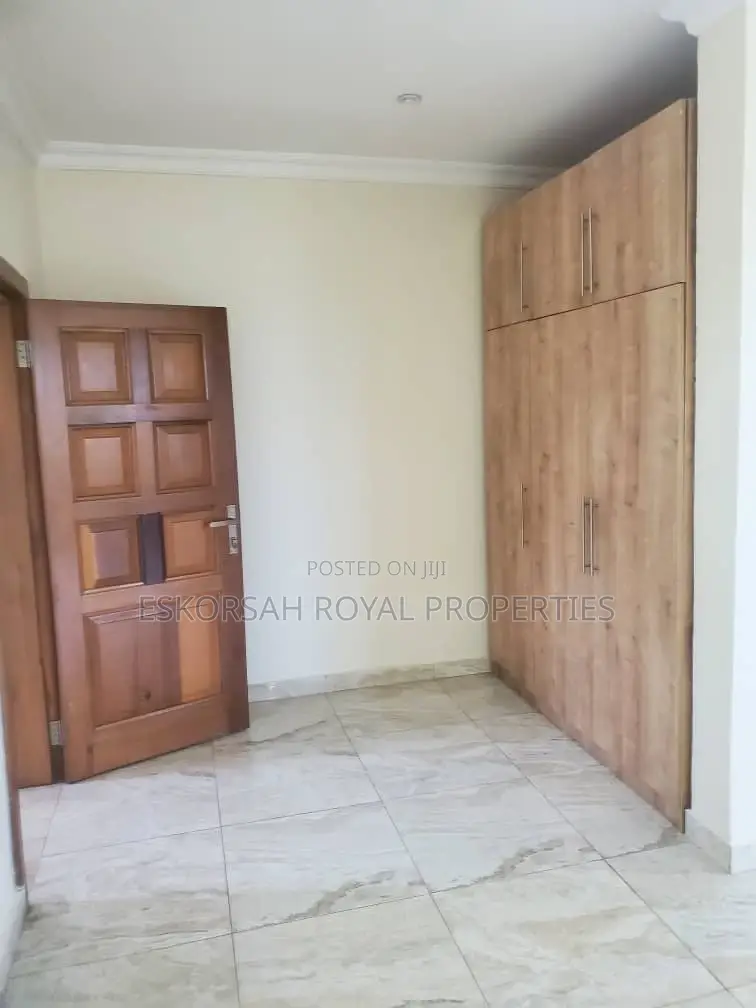 5bdrm House in East Legon, American House for rent