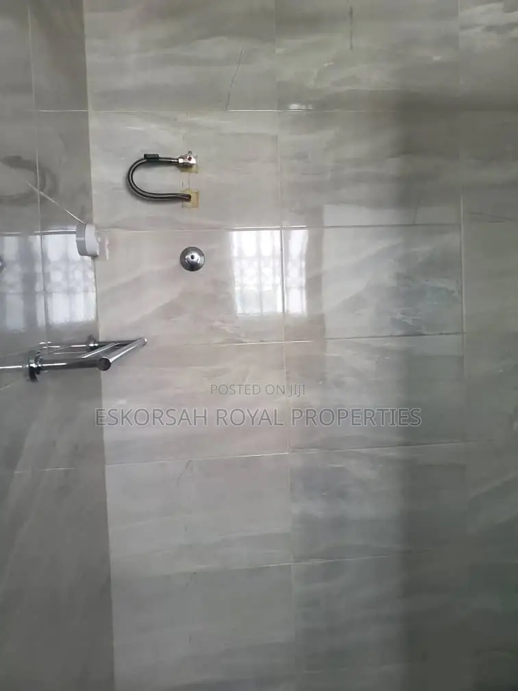 5bdrm House in East Legon, American House for rent