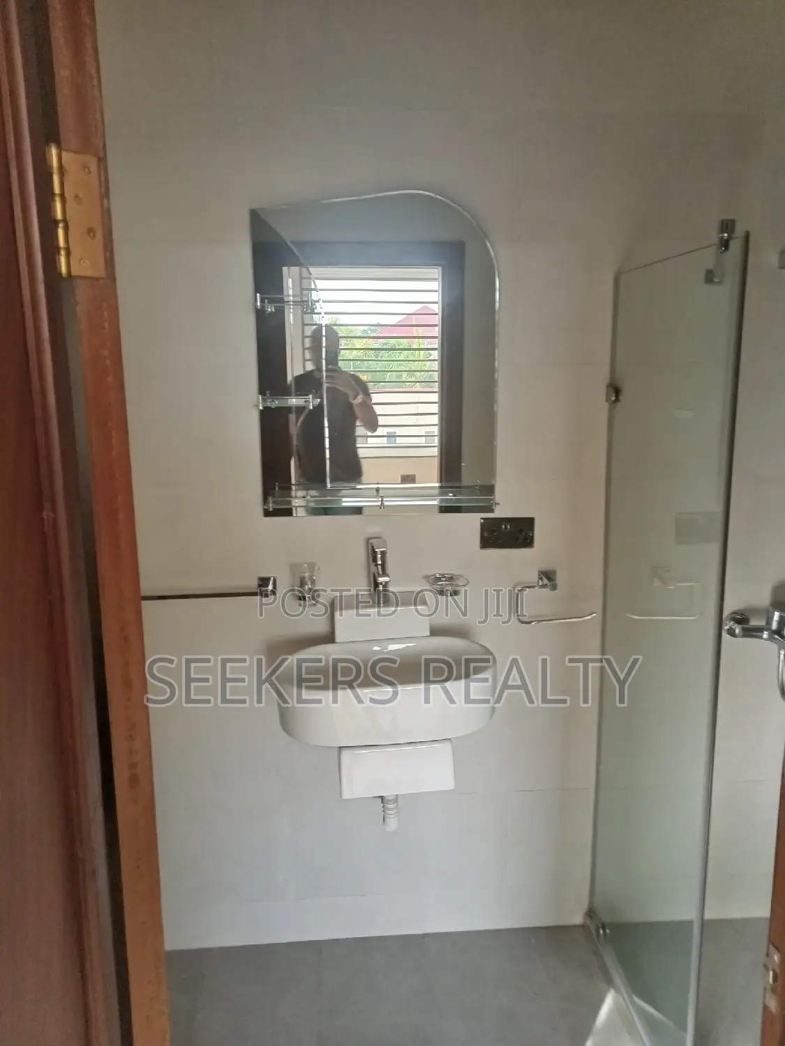3bdrm Townhouse / Terrace in Seekers Realty, Tseaddo for rent