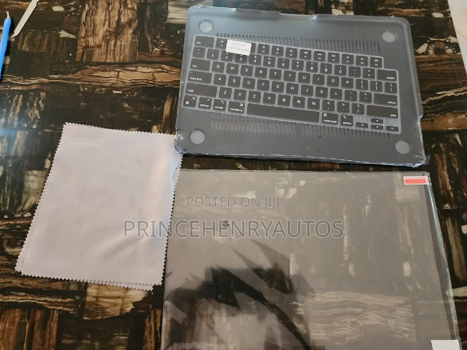 Eoocoo Macbook Air 13.6 Case + Keyboard + Screen Protector