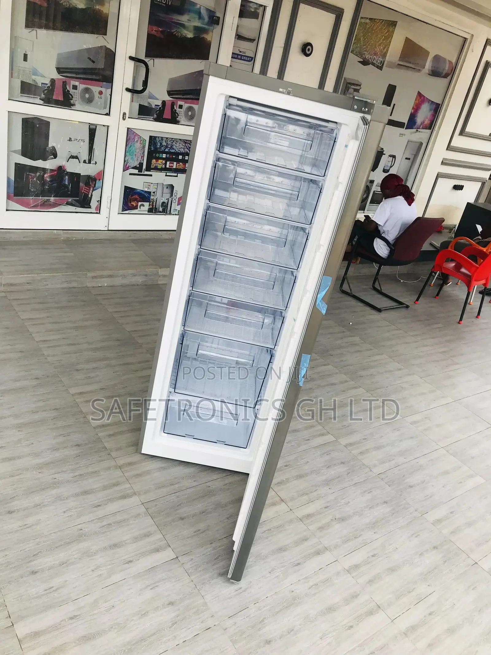 Upright Freezer PUF-370 Single Door Shelves 