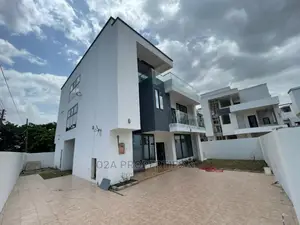 5bdrm House in Shopping Arcade Area for sale