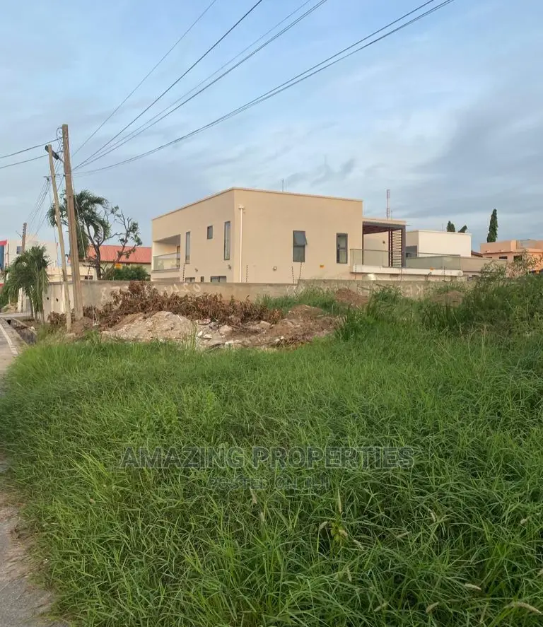 1 and Half Plot at Dzorwulu