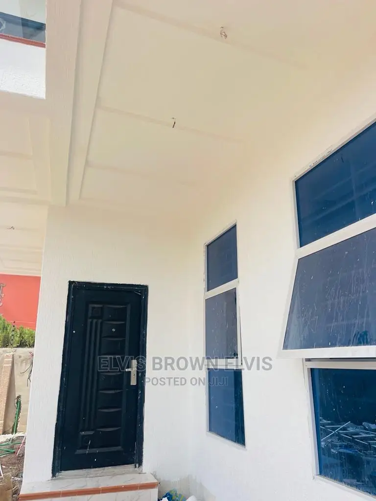 3bdrm Duplex in Living Large, Adenta for sale