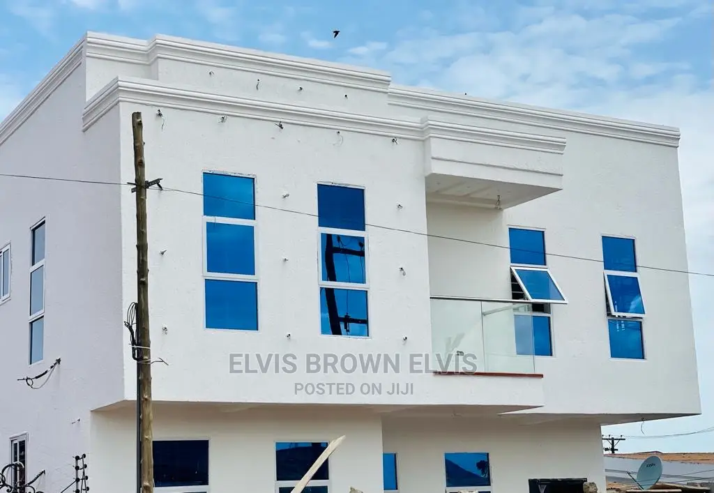 3bdrm Duplex in Living Large, Adenta for sale