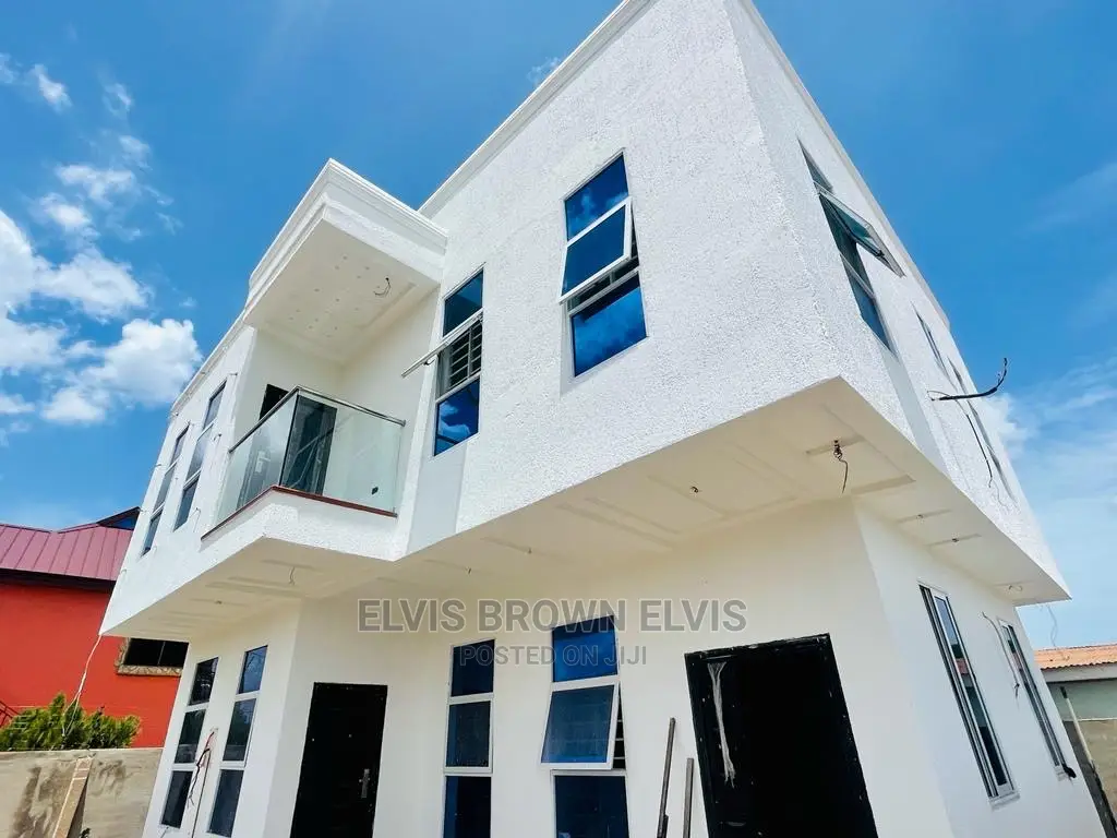 3bdrm Duplex in Living Large, Adenta for sale