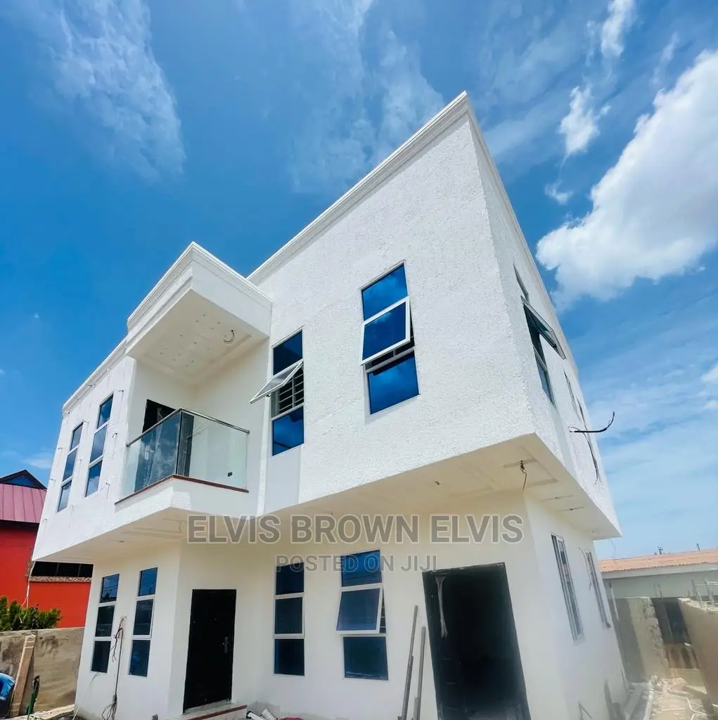 3bdrm Duplex in Living Large, Adenta for sale