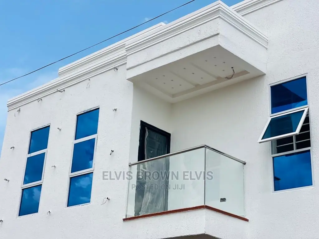 3bdrm Duplex in Living Large, Adenta for sale