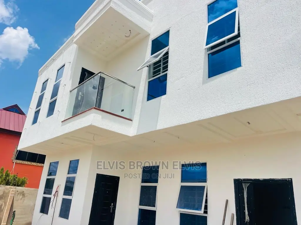 3bdrm Duplex in Living Large, Adenta for sale