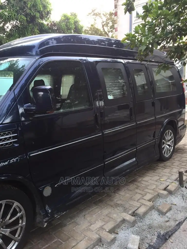 GMC Savana 2011 Blue