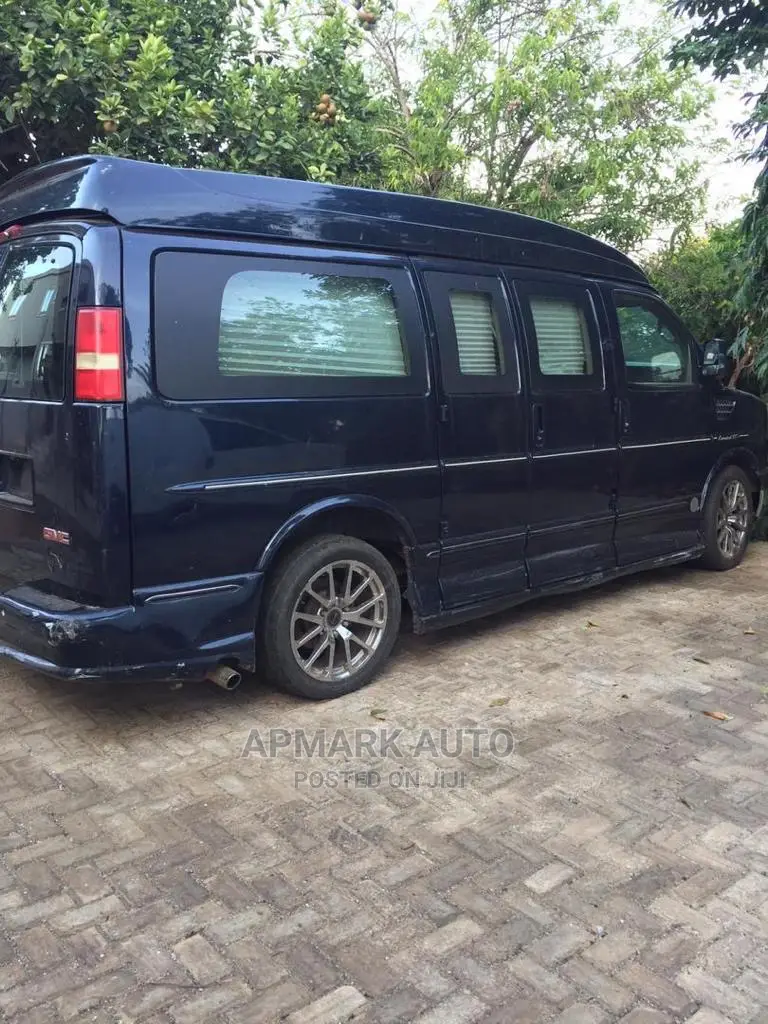 GMC Savana 2011 Blue