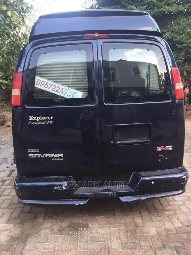 GMC Savana 2011 Blue
