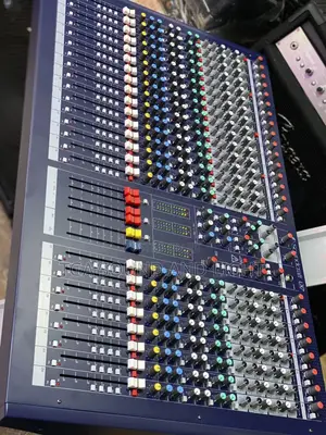Soundcraft Lx7 Mixer (24 Channel)