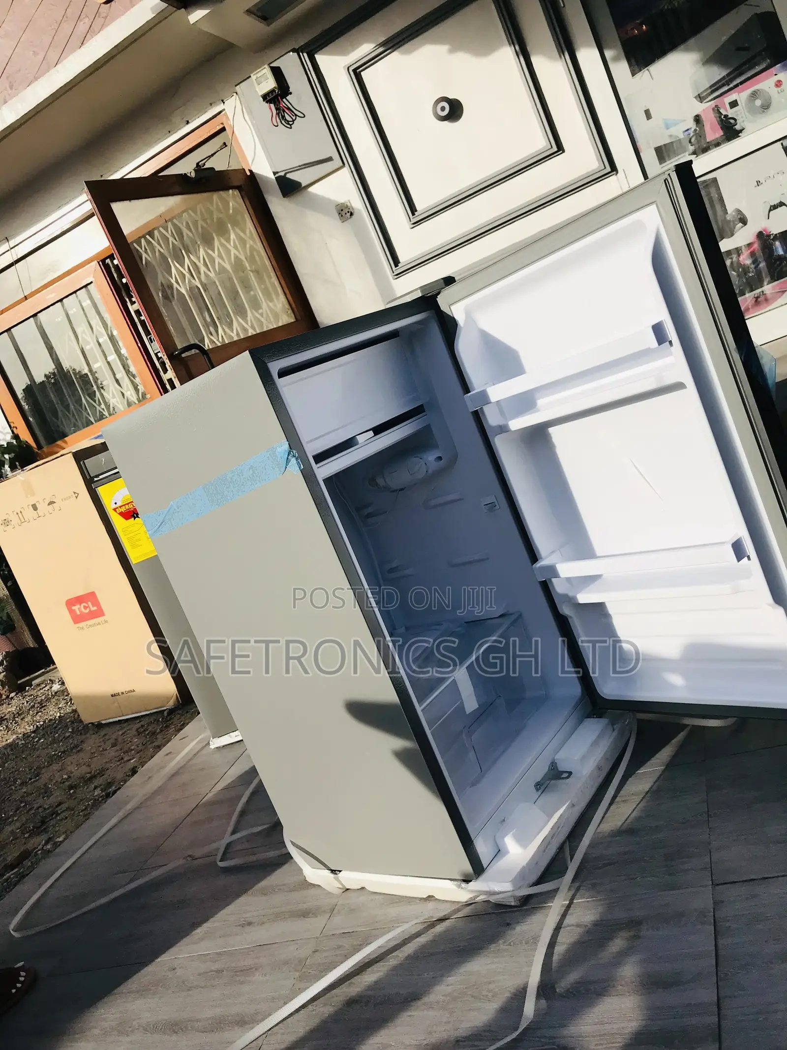 Pearl Refrigerator 93L PF-11 Tabletop Single Doir