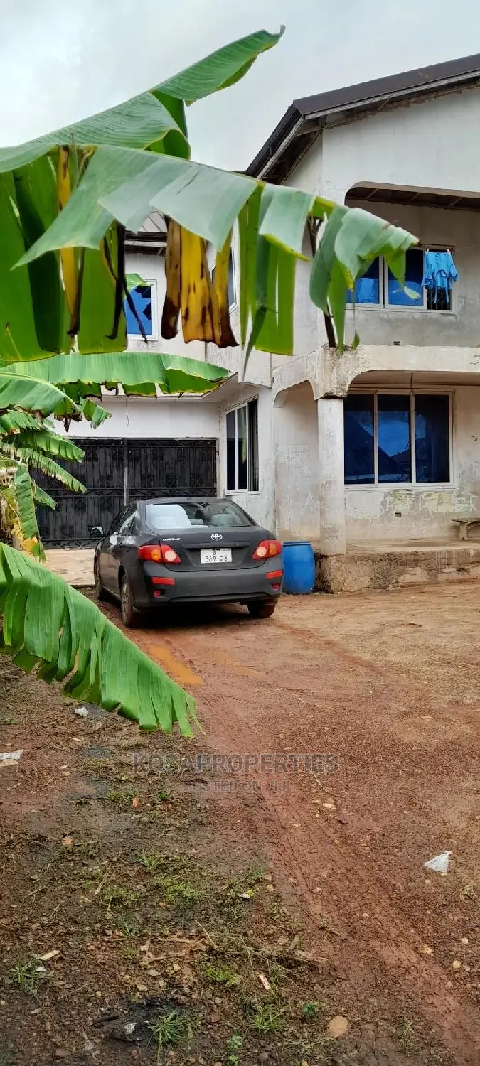 6bdrm House in Afianya Mataheko, Tema Metropolitan for sale