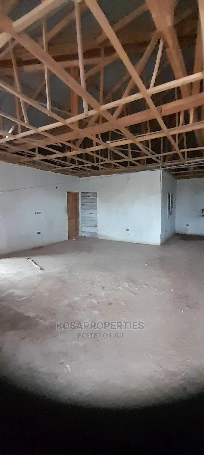 6bdrm House in Afianya Mataheko, Tema Metropolitan for sale