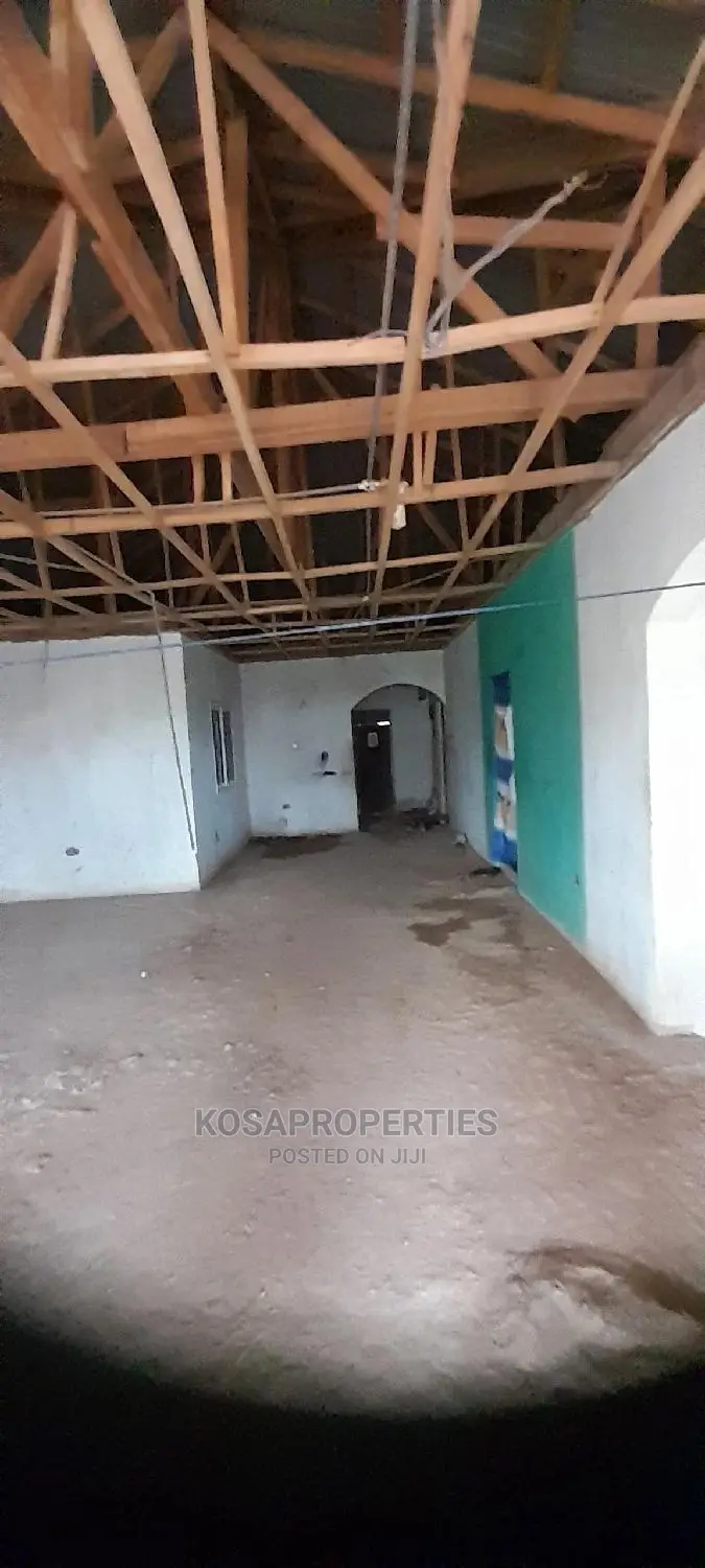 6bdrm House in Afianya Mataheko, Tema Metropolitan for sale