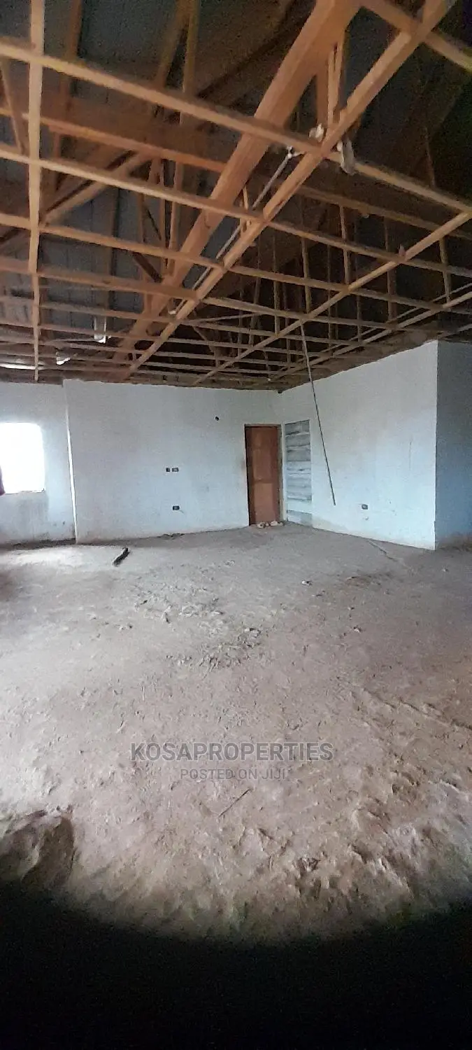 6bdrm House in Afianya Mataheko, Tema Metropolitan for sale