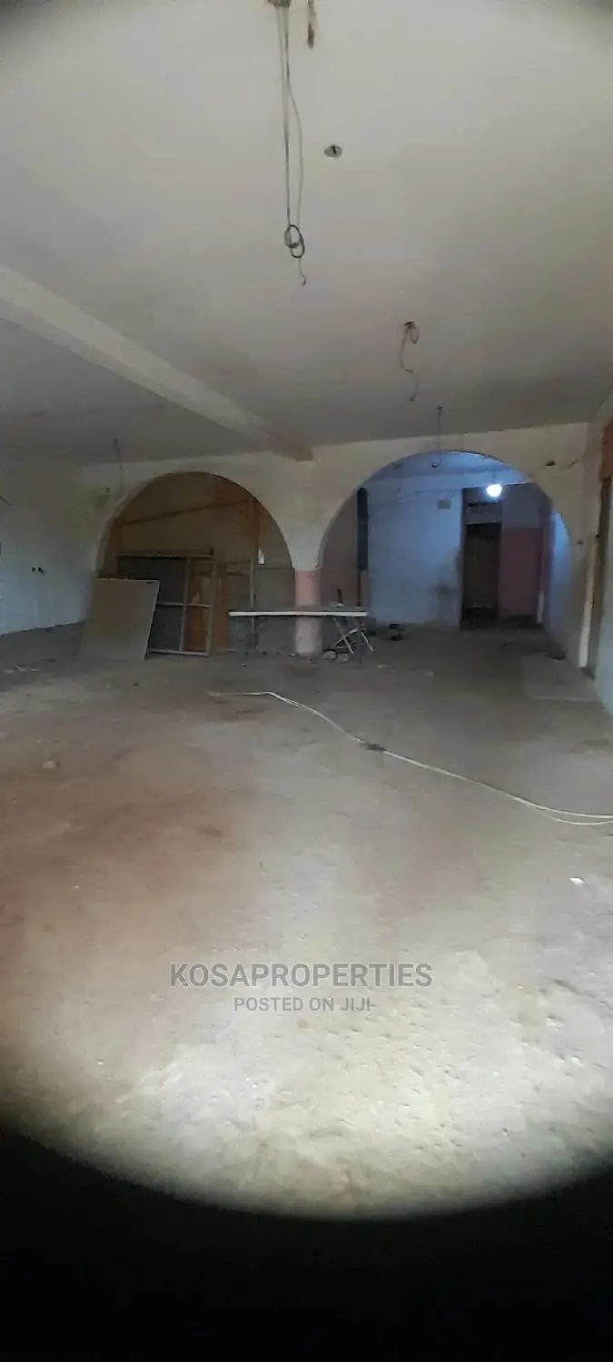 6bdrm House in Afianya Mataheko, Tema Metropolitan for sale