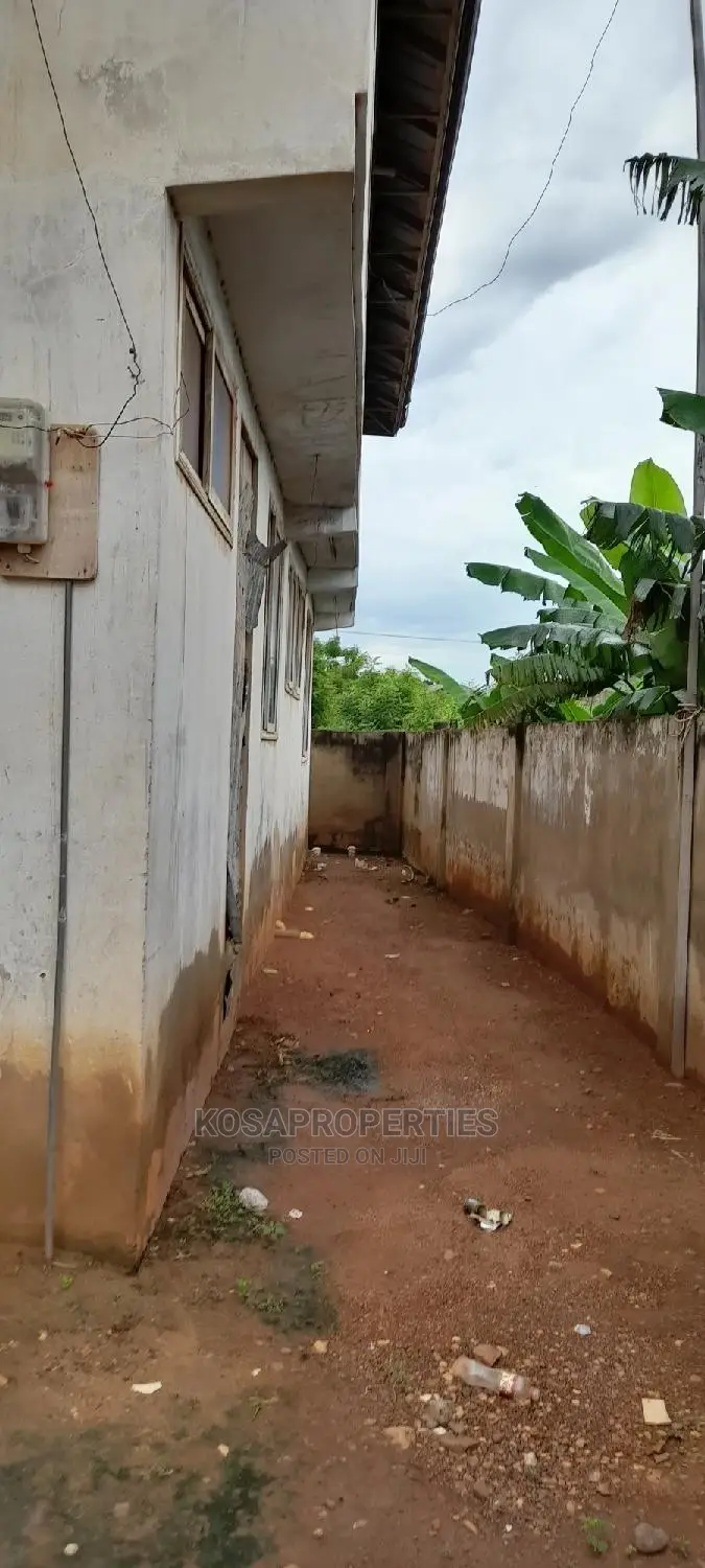 6bdrm House in Afianya Mataheko, Tema Metropolitan for sale