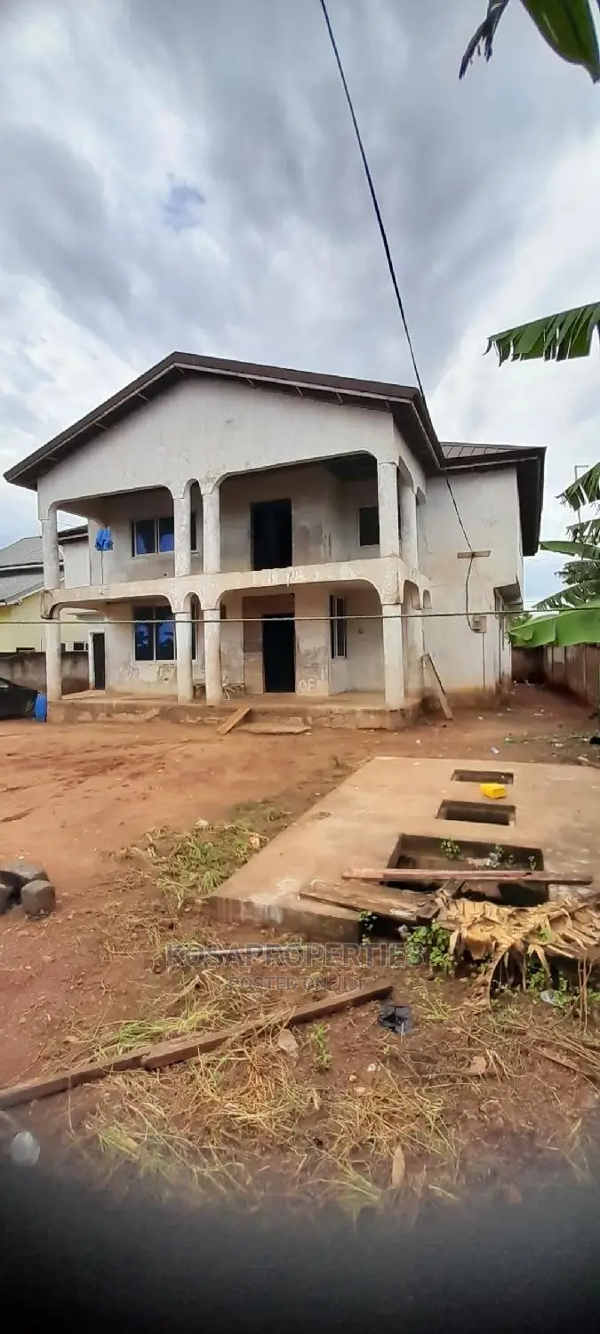 6bdrm House in Afianya Mataheko, Tema Metropolitan for sale