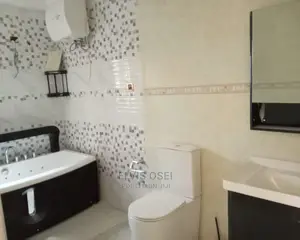 5bdrm House in Pokuase for sale