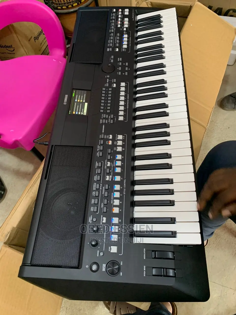 Yamaha Keyboard Sx600 With a Black Keyboard Stand