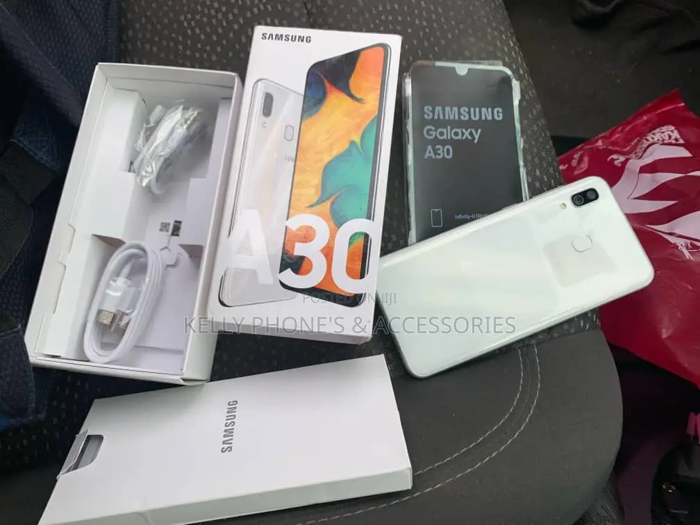 New Samsung Galaxy A30 64 GB Black