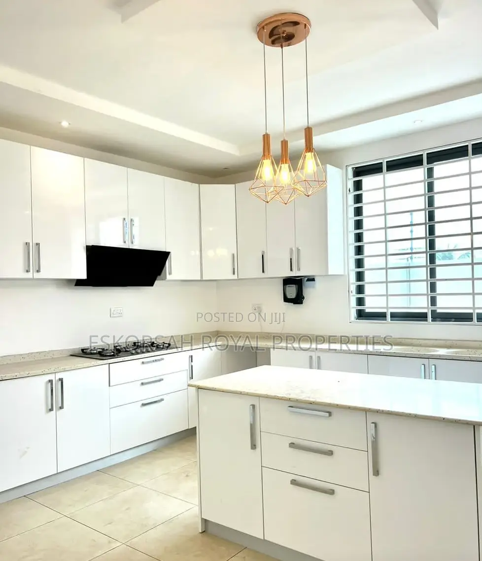 4bdrm House in Ogbojo, American House for sale