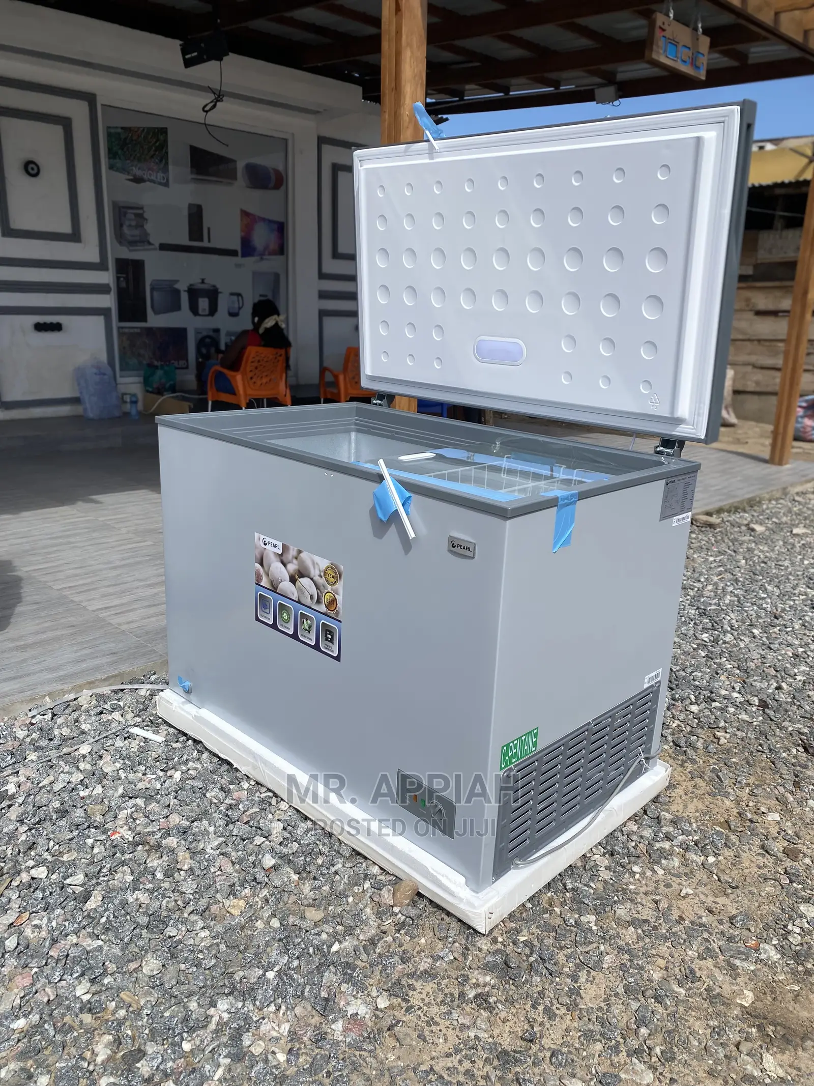 Quality Yet Affordable Pearl Chest Freezer PCF-370 (290ltr)