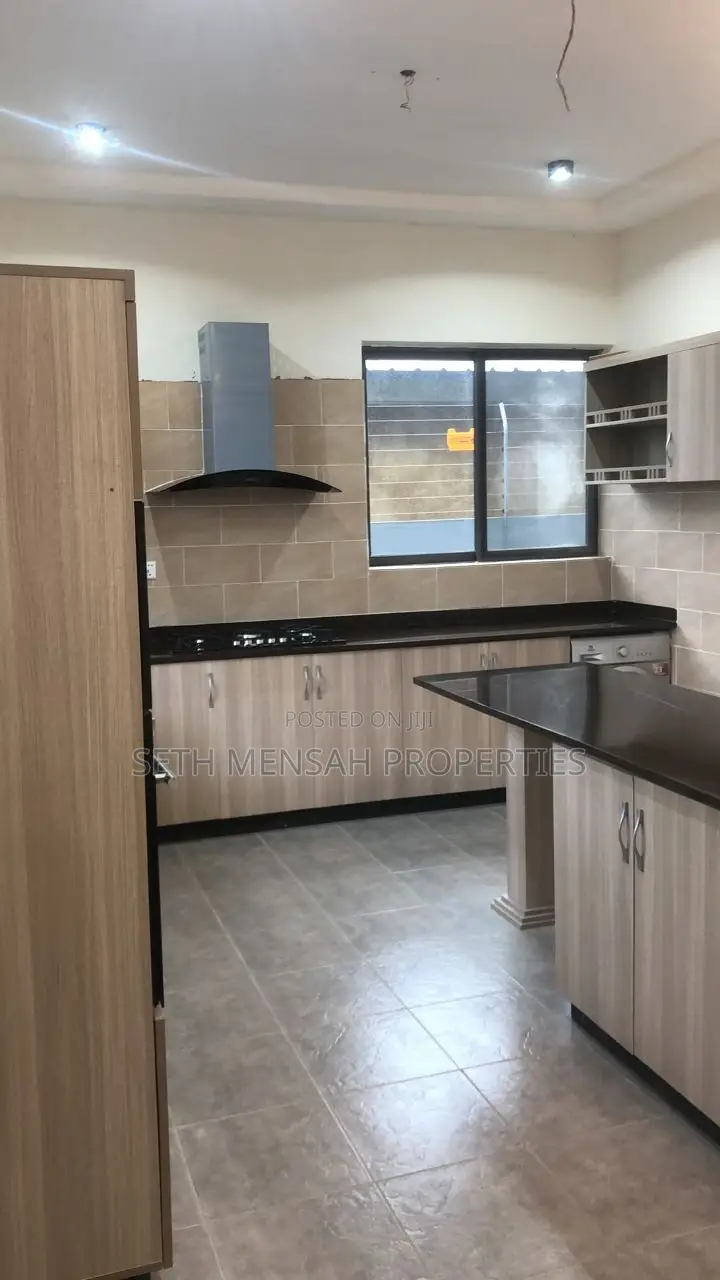 4bdrm House in Skm, Oyarifa Mall Area for sale