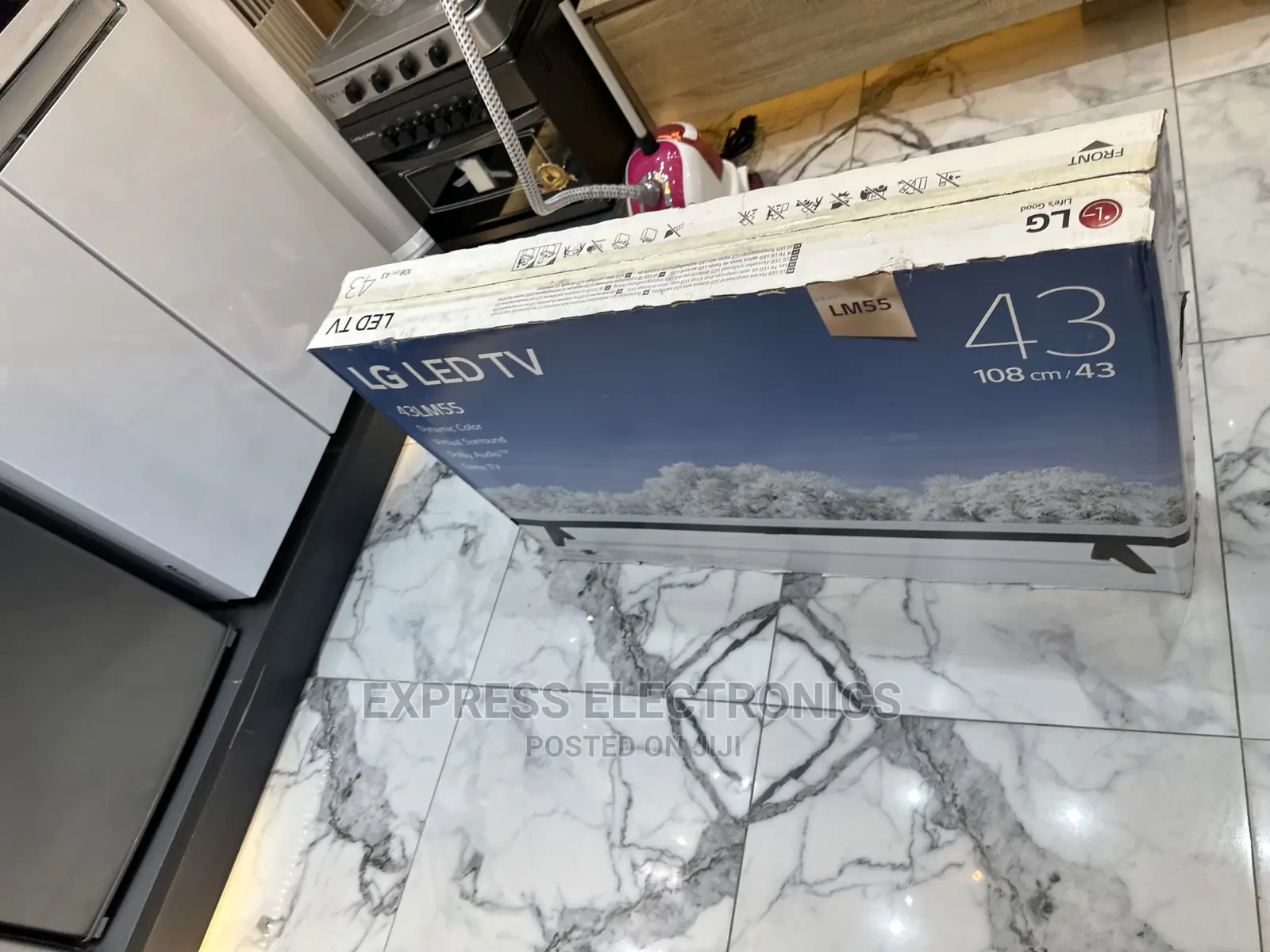 Glossy Black Slim Tv LG LM550 43”LED Display FHD Digital